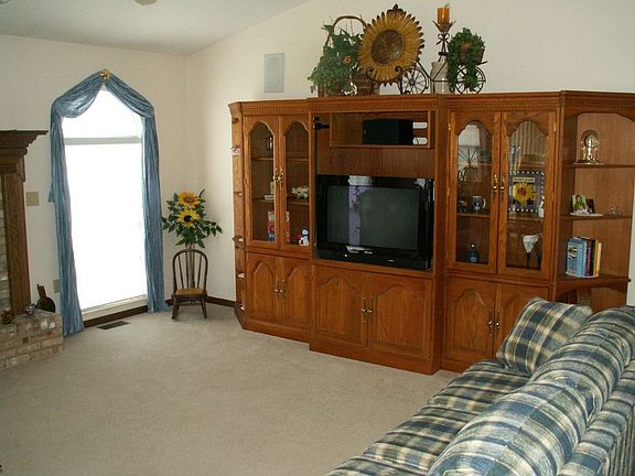 3rd image of 1029 Oriole Dr