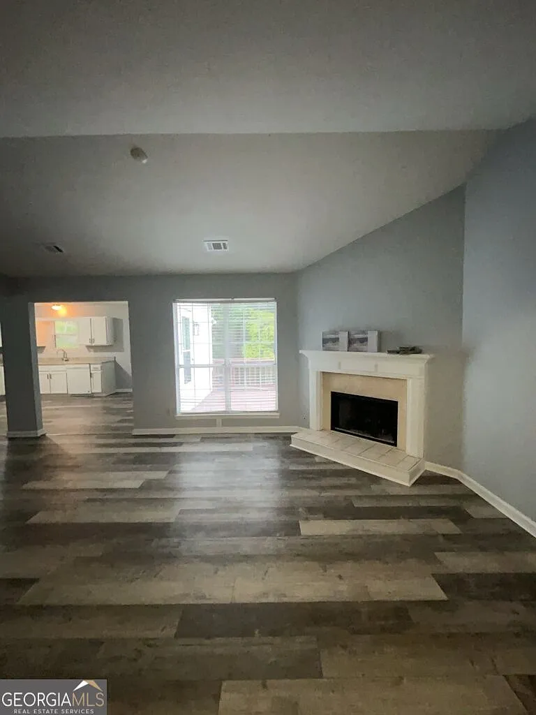 4 bed, 3.0 bath, 2316 sqft, $2,500 — Photo 4