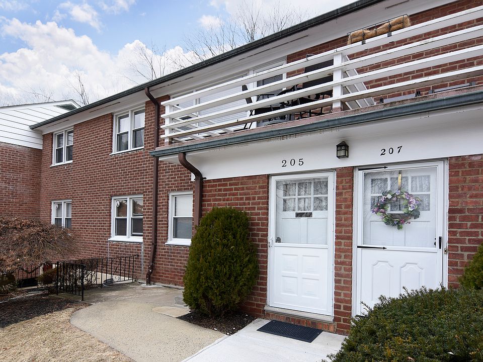 1st image of 205 S Buckhout St #205