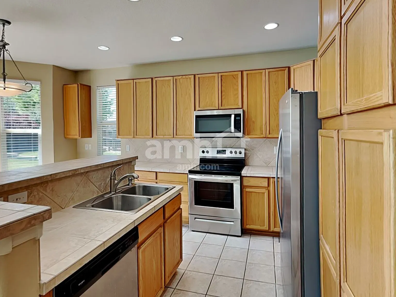 3 bed, 2.5 bath, 2505 sqft, $3,325 — Photo 3
