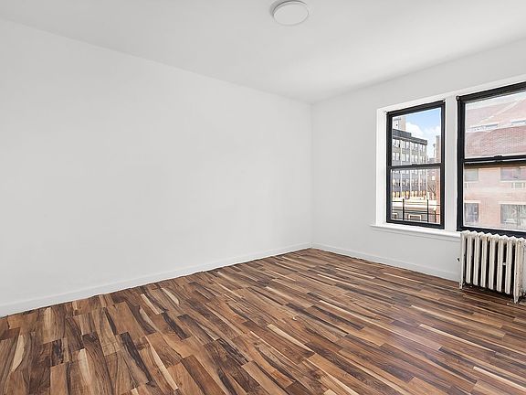 3rd image of 343 Bedford Ave Unit D4