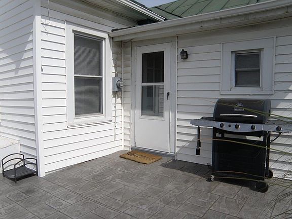 Side patio (grill not included)