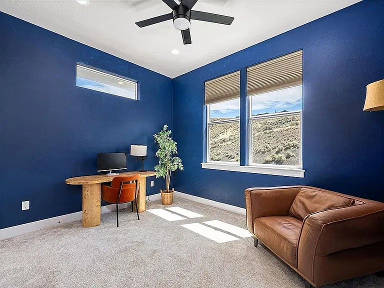 5 bed, 2974 sqft, $4,395 — Photo 3