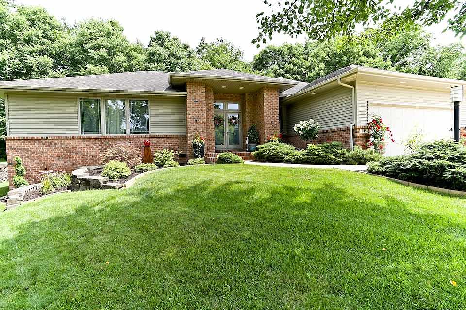 1st image of 615 Parliament Ct