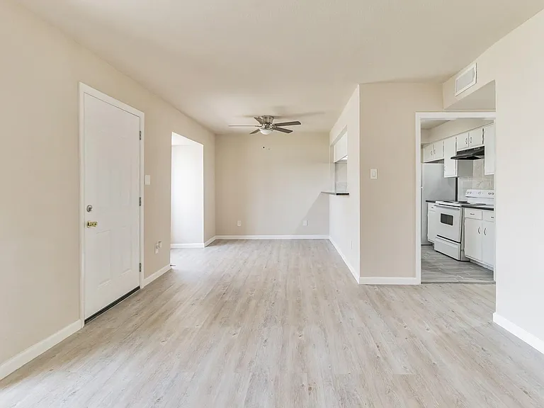 6815 Beachwood St #1 — Photo 5