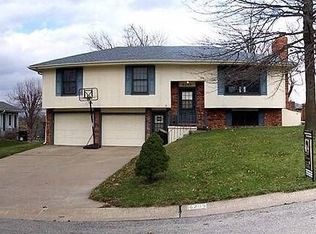6205 Shamrock Ln, Country Club, MO 64505