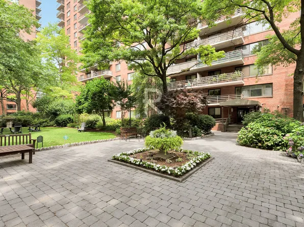 400 Central Park West image 11 of 14