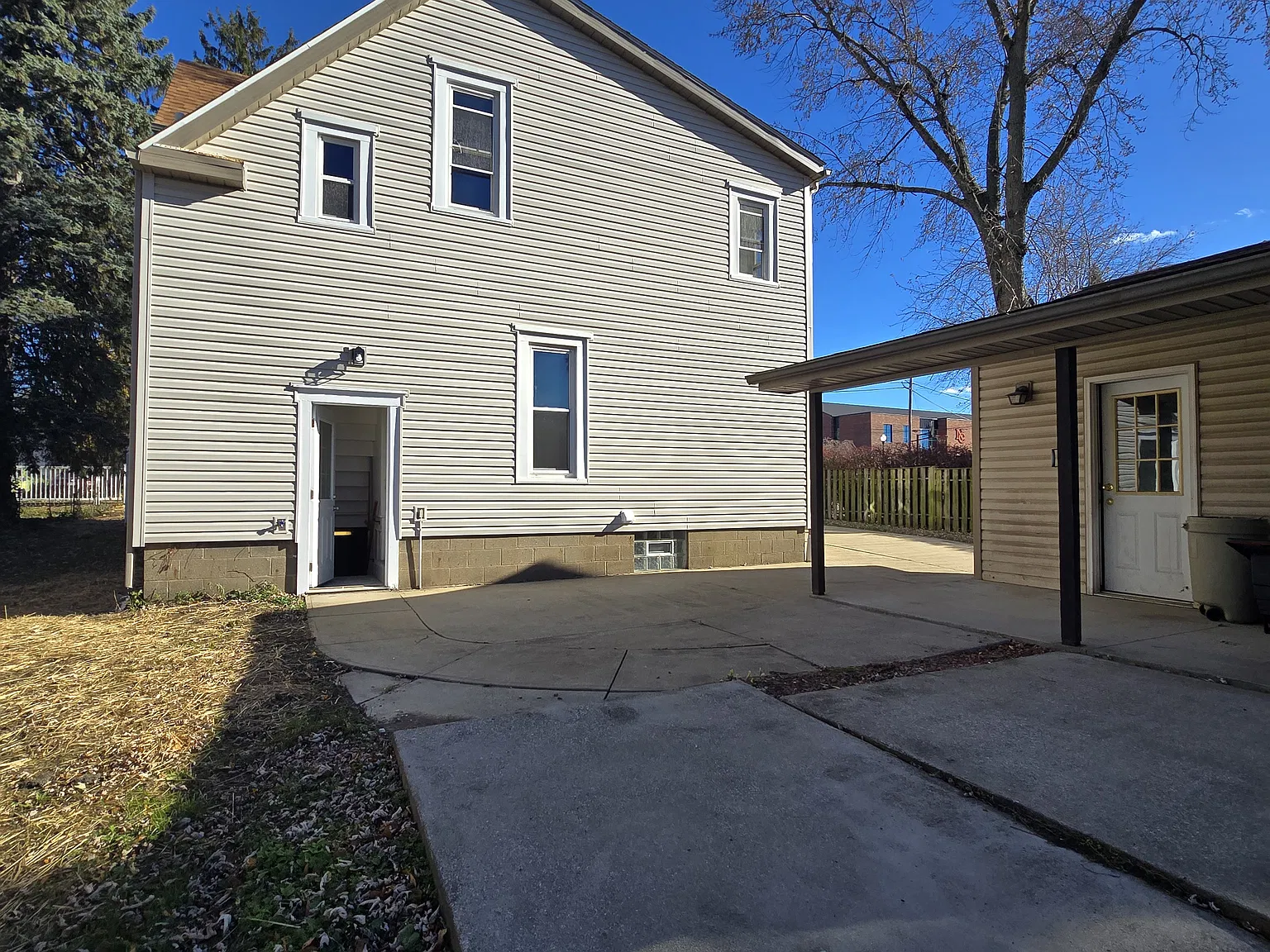 2 bed, $1,600 — Photo 2