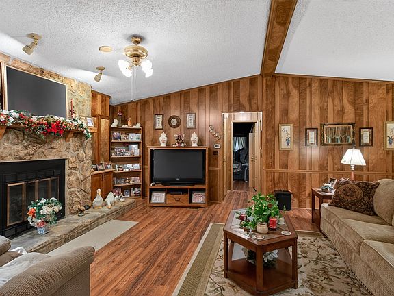 4th image of 306 Lesa Ln
