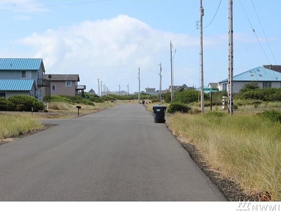 3rd image of 987 S Sand Dune Ave SW