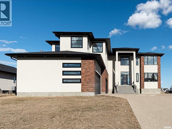 2nd image of 304 Spruce Creek Cres #158