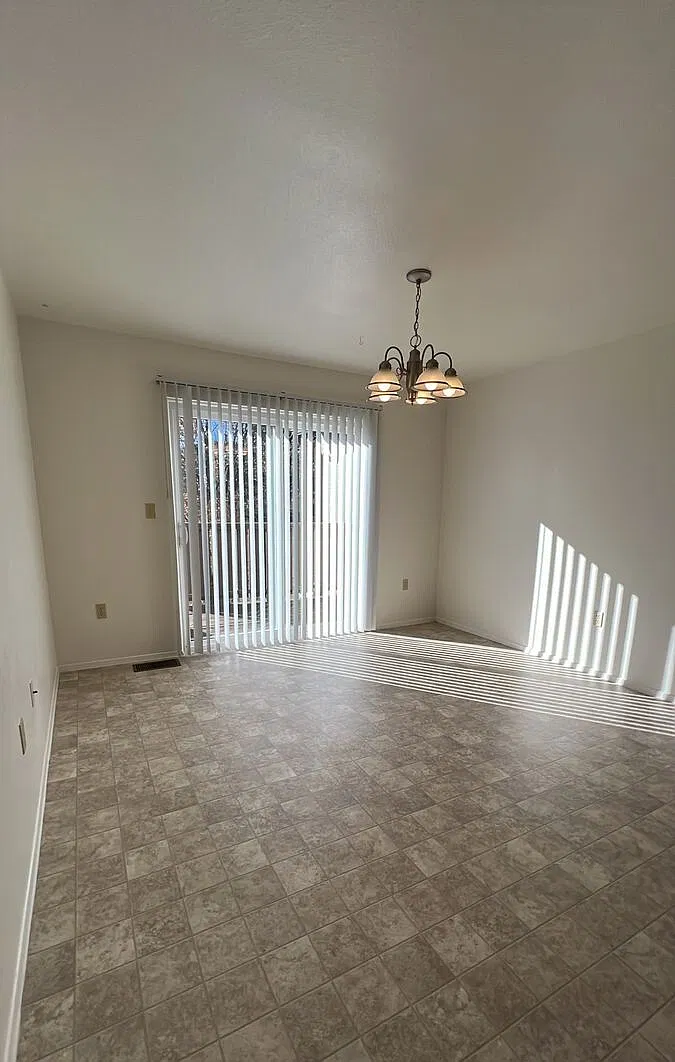 2 bed, 1.5 bath, 1066 sqft, $1,498 — Photo 3