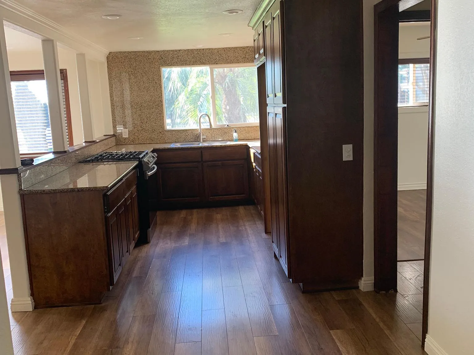 3 bed, 2656 sqft, $5,995 — Photo 3
