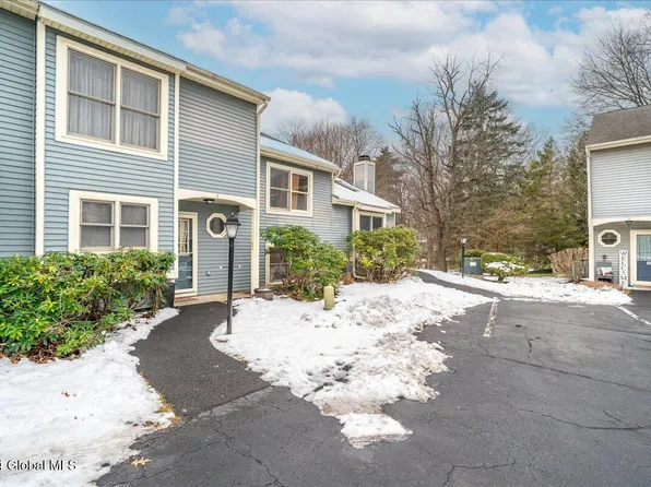 6 Bennington Way, Halfmoon, NY 12065