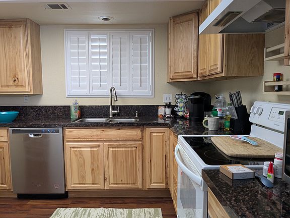 2nd image of 40724 Foxboro Ct