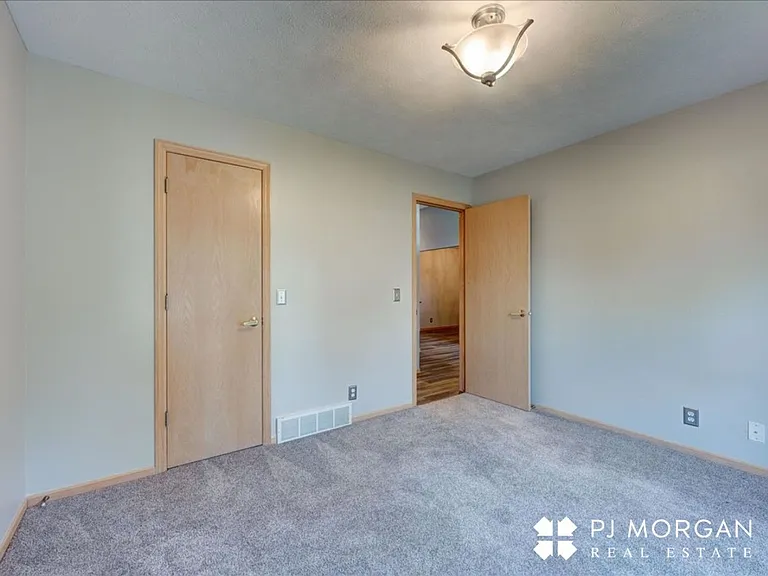 10027 S 171st St — Photo 8