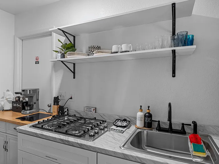 8742 W Meadowbrook Ave — Photo 39