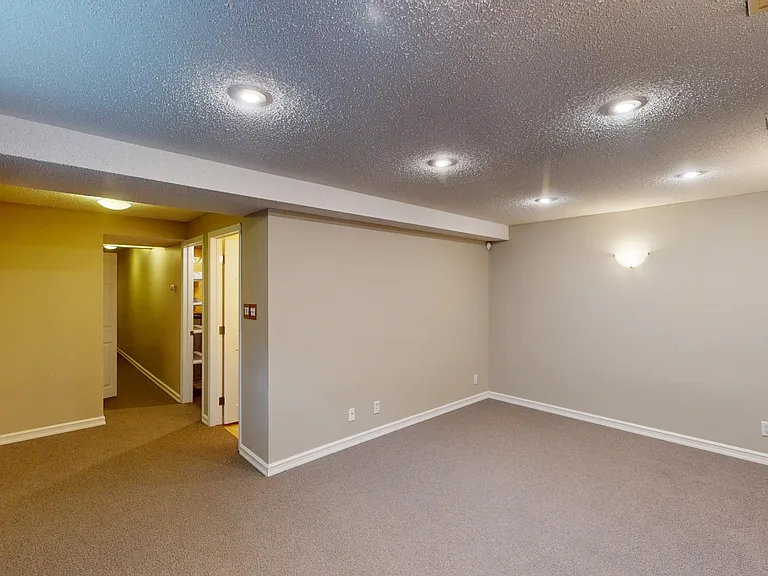 78 Edwards Dr SW — Photo 9