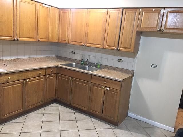 2nd image of 3627 Glynwood Ln