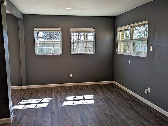 3rd image of 1004 Bell Dr