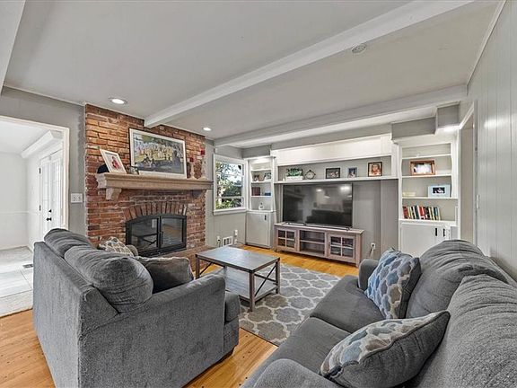 5th image of 11130 Walnut St