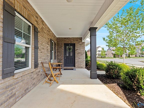 3rd image of 4 Desert Oak Ct