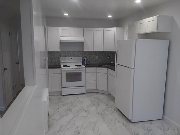 3rd image of 433 Elm Pl