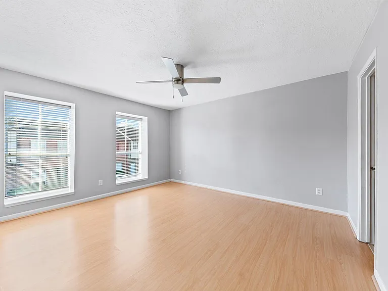 7700 Creekbend Dr #30 — Photo 15