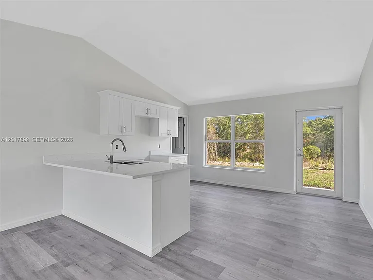 2401 E 11th St — Photo 6