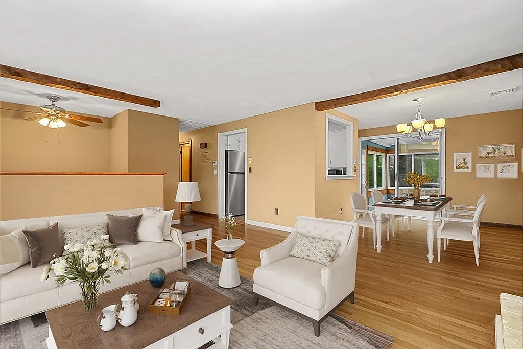 3 bed, 1.0 bath, 1176 sqft, $3,000 — Photo 2
