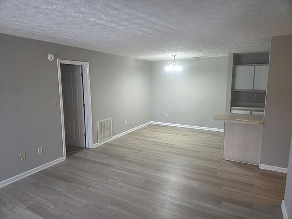 4th image of 402 Dabney Dr