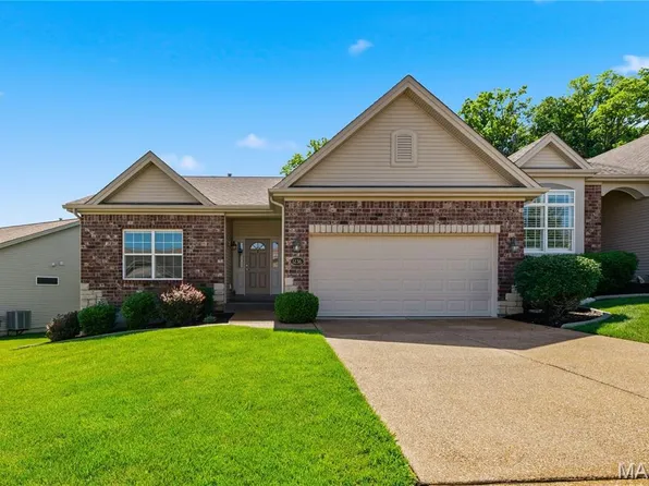 1236 Emerald Gardens Dr, Saint Peters, MO 63376
