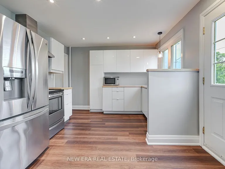 219 Lancaster St W — Photo 17