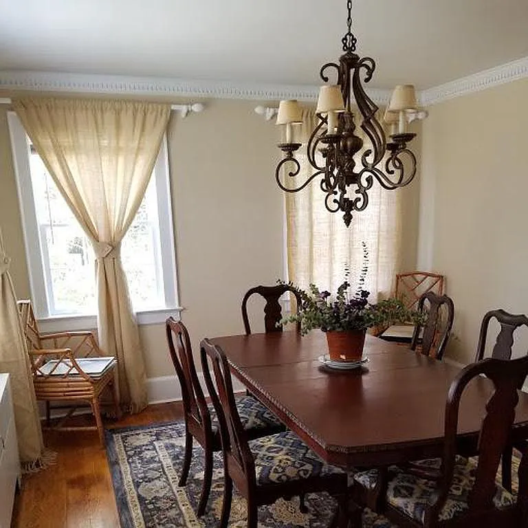 3 bed, 2496 sqft, $2,950 — Photo 2