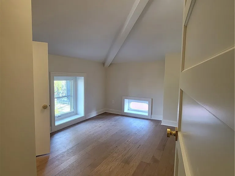 884 Main St #4 — Photo 7