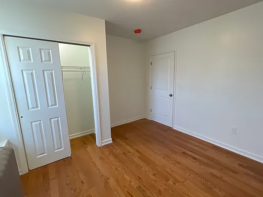 Rented by RA REALTY ASSOCIATES LLC | media 9