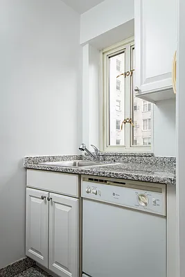 Rented by Nooklyn NYC LLC | media 9