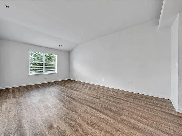 The Vinings Apartments — Photo 13