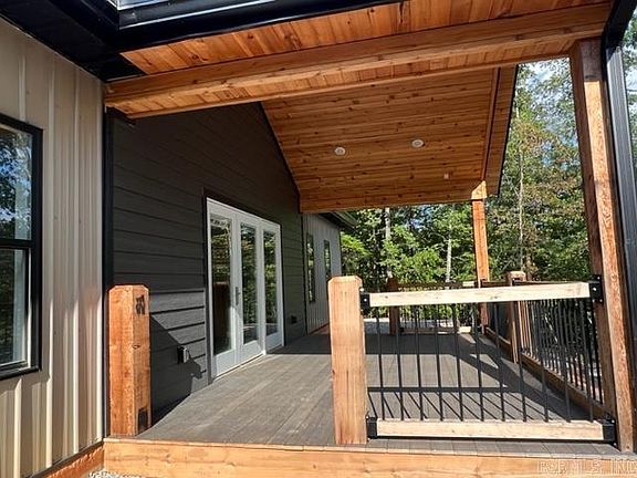 4th image of 376 Robin Hood Ln