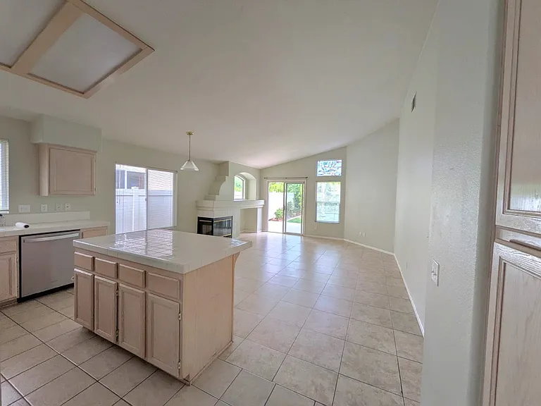 43318 Calle Mataro — Photo 7