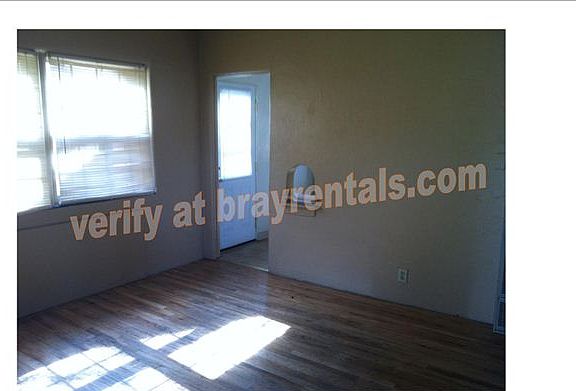 932 N 12th #5 living 2 watermarked