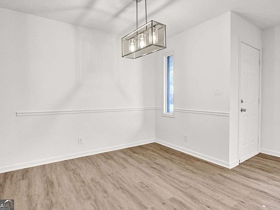 5th image of 1010 Mathews Ct SE #A