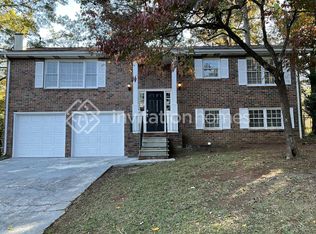 215 Simpson Dr NE, Kennesaw, GA 30144