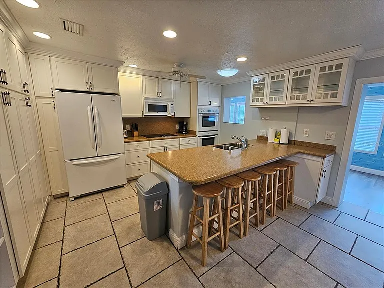 2130 Pinehurst St — Photo 4