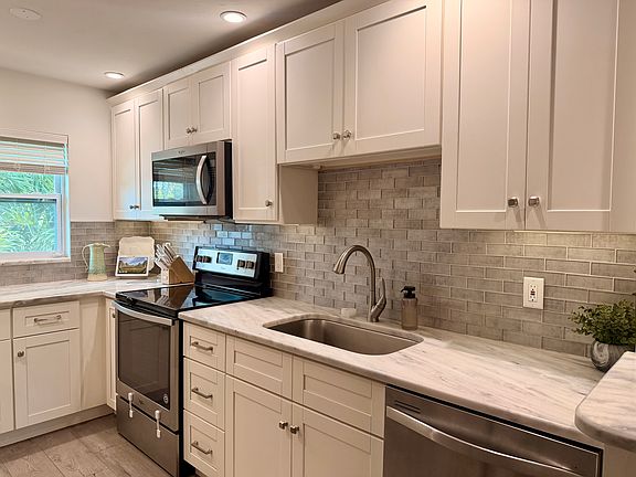 2nd image of 27227 Pullen Ave APT A28