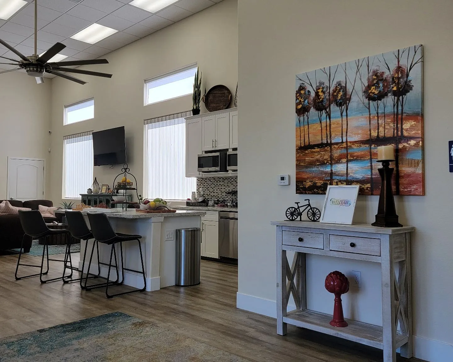 Sunburst Apartments — Photo 2