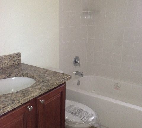 5th image of 255 Walton Blvd APT 4