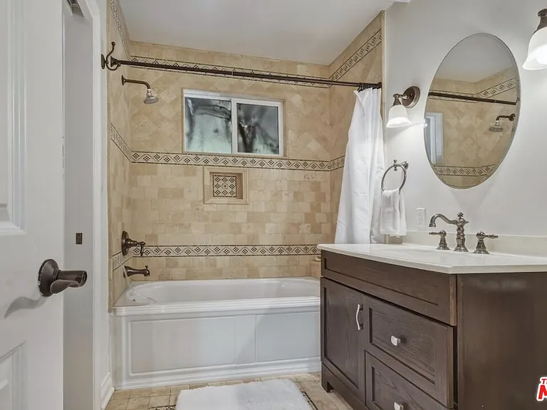 8704 Ashcroft Ave — Photo 13