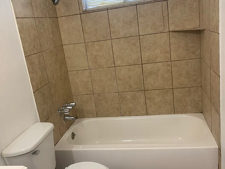 1146 Brenford Dr — Photo 4