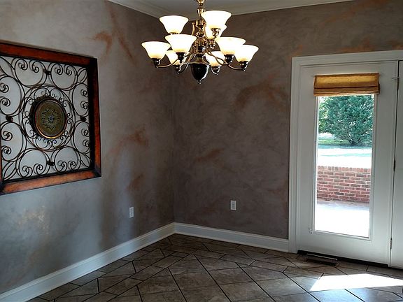 4th image of 102 Crossfield Dr